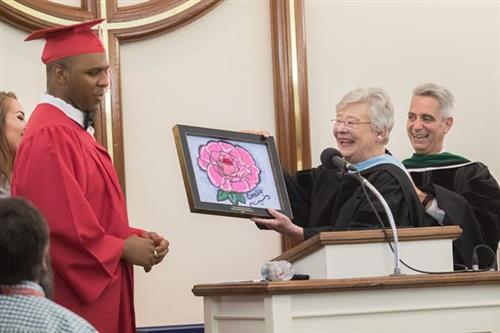 HKS Student presents artwork to Gov. Ivey 